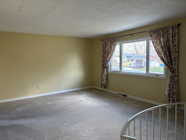 Building Photo - 126 East Golden Lake Lane