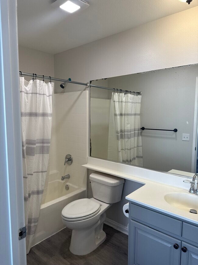MASTER BATHROOM - 522 N Serrano Ave