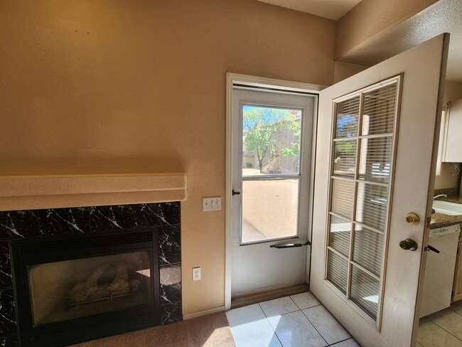 Building Photo - Fabulous First Floor Condo!