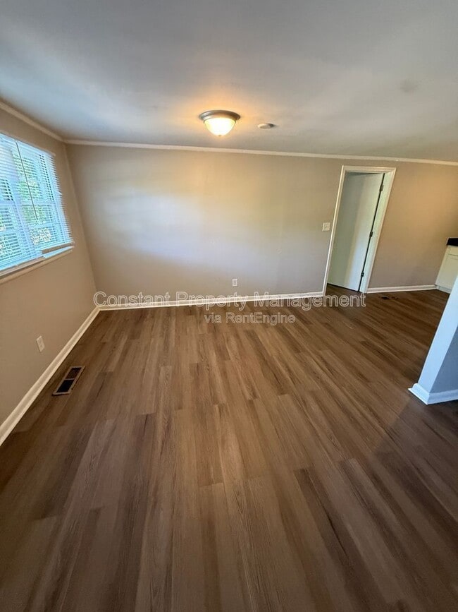 Building Photo - 2485 Bristol Dr