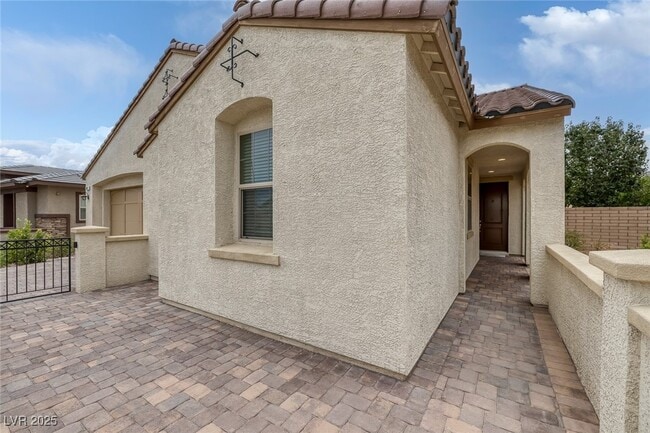 Building Photo - 489 Intonation St