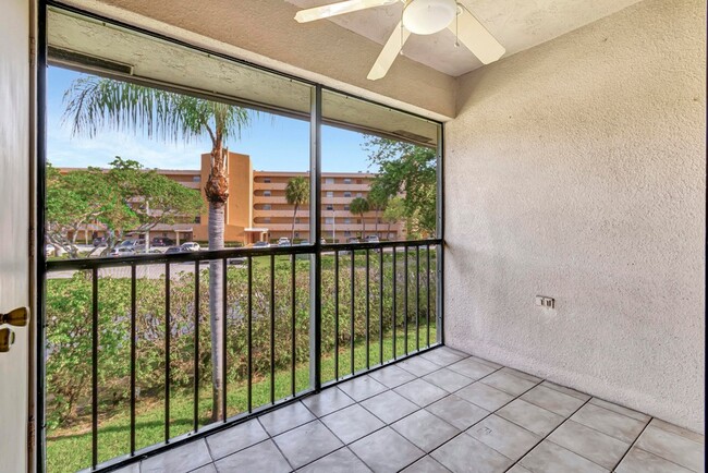 Building Photo - 351 Club Cir