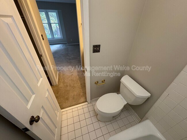 Building Photo - 700 Bishops Park Dr