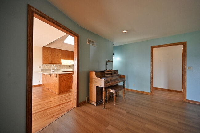 Building Photo - 202 Lac La Belle Dr