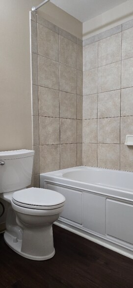 Building Photo - 547 Farmborough Ct