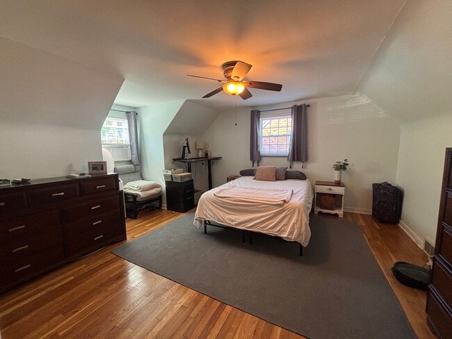 Building Photo - Beautiful 4 Bedroom Home In Mt. Lebanon!