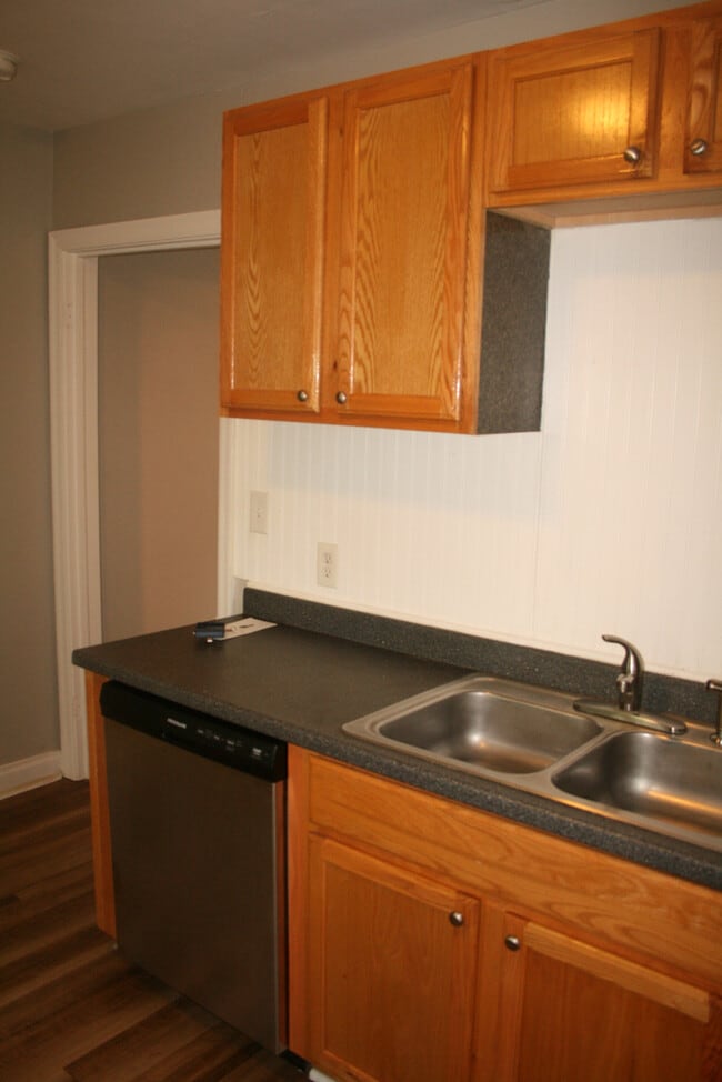 Building Photo - 2833 Colonial Cir
