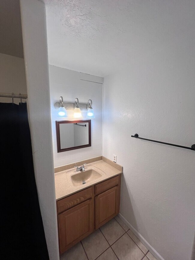 Building Photo - 3 Bedroom Single Family Home in Alamosa