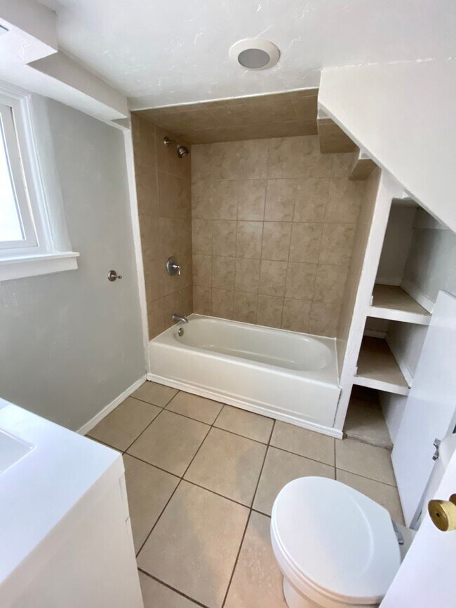 Building Photo - Beautiful 4-Bedroom House