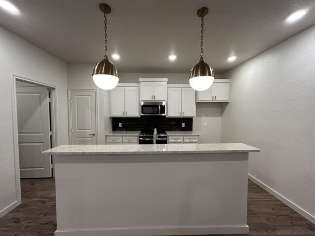 Building Photo - 10920 Abbeville Ave