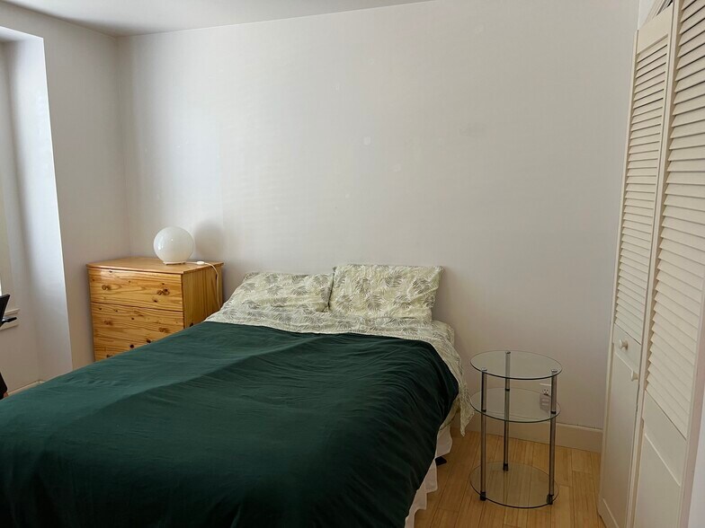 Building Photo - 681 40th Ave