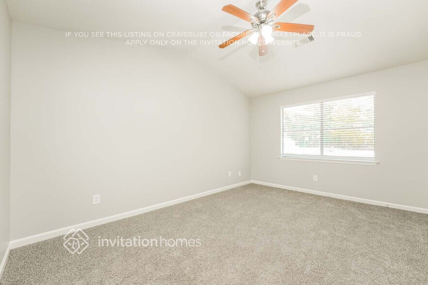 Building Photo - 558 Lake Michele Ct