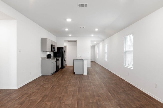 Building Photo - One Month FREE Rent!