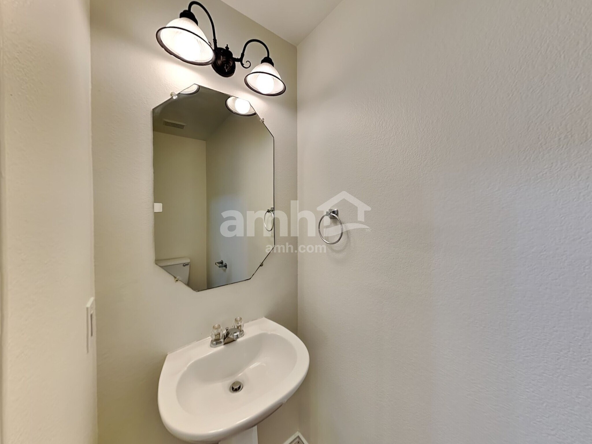 Building Photo - 2848 Deerfern Ln