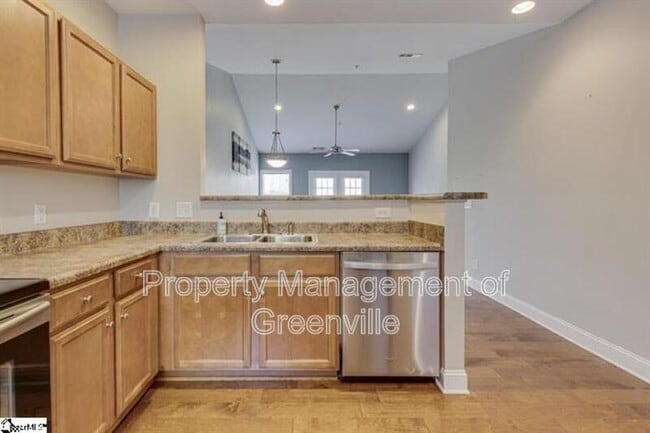 Building Photo - 334 Easterlin Way