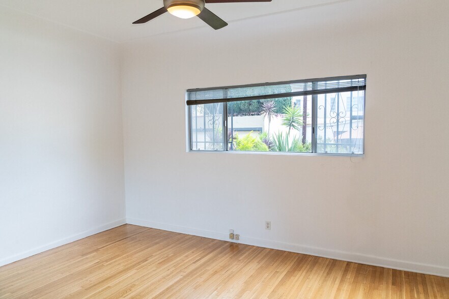 Building Photo - 1211 S Hayworth Ave