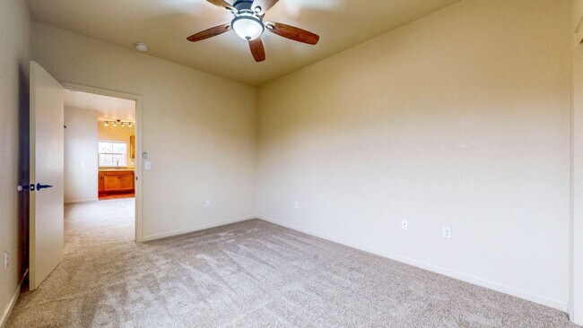 Building Photo - 2421 N Village Dr