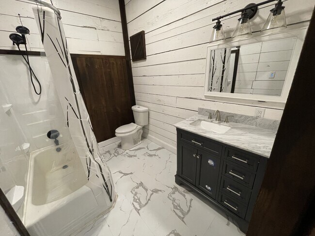 Building Photo - 112 Yates St