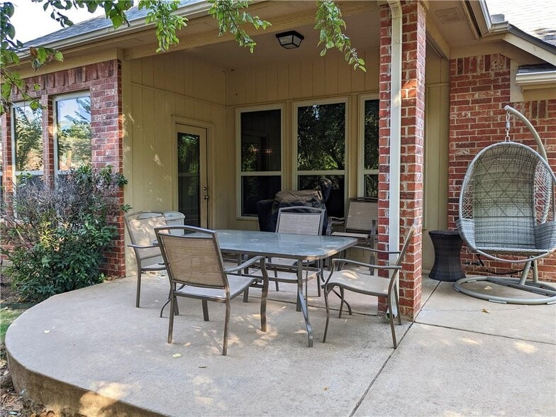 Building Photo - 2508 Black Oaks Cir