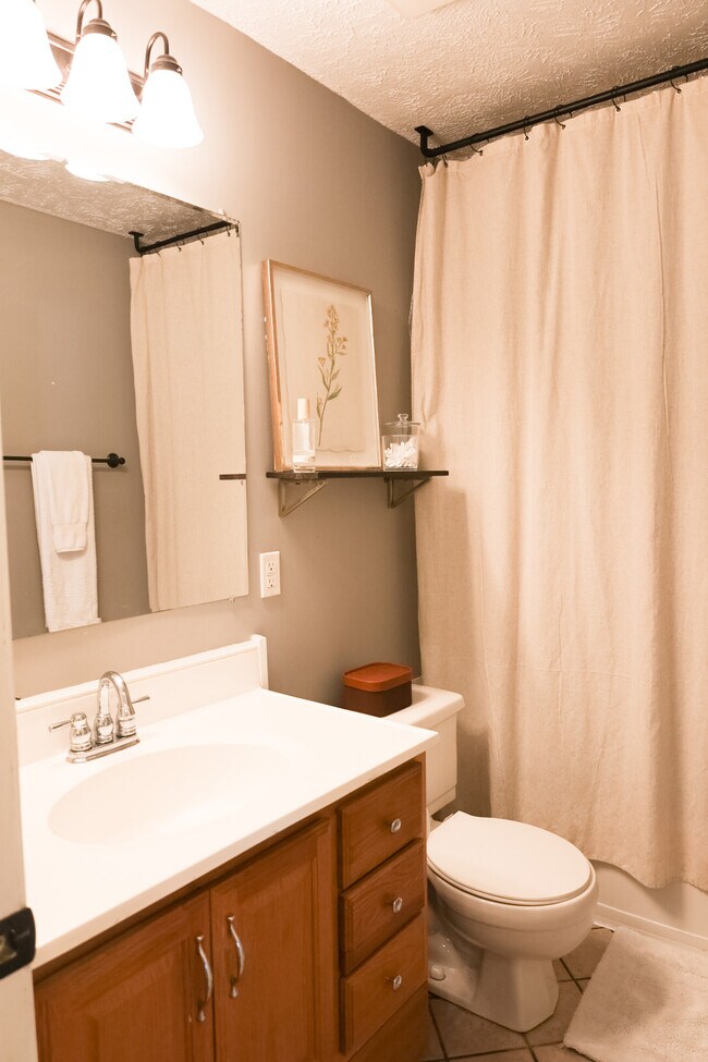 Building Photo - 1523 N Hershey Rd