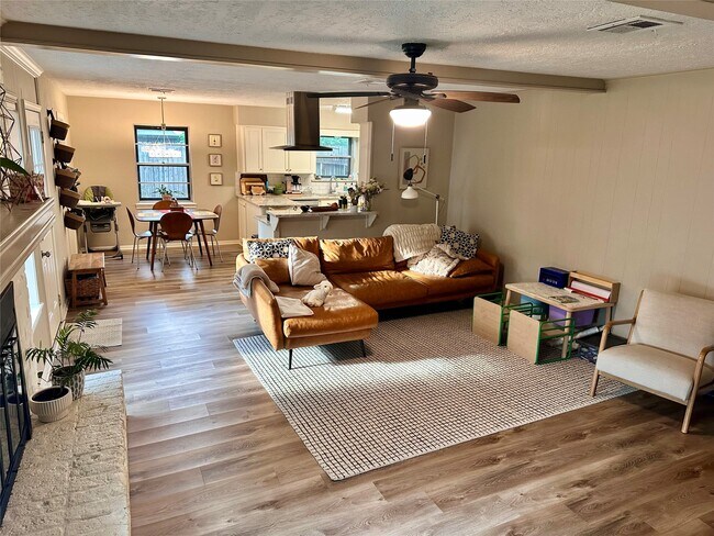 Building Photo - 28903 Twisted Oak Dr