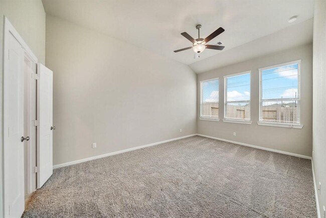 Building Photo - 1547 Crystal Stream Dr