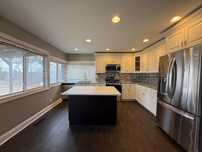 Building Photo - 1540 Beverly Cir W