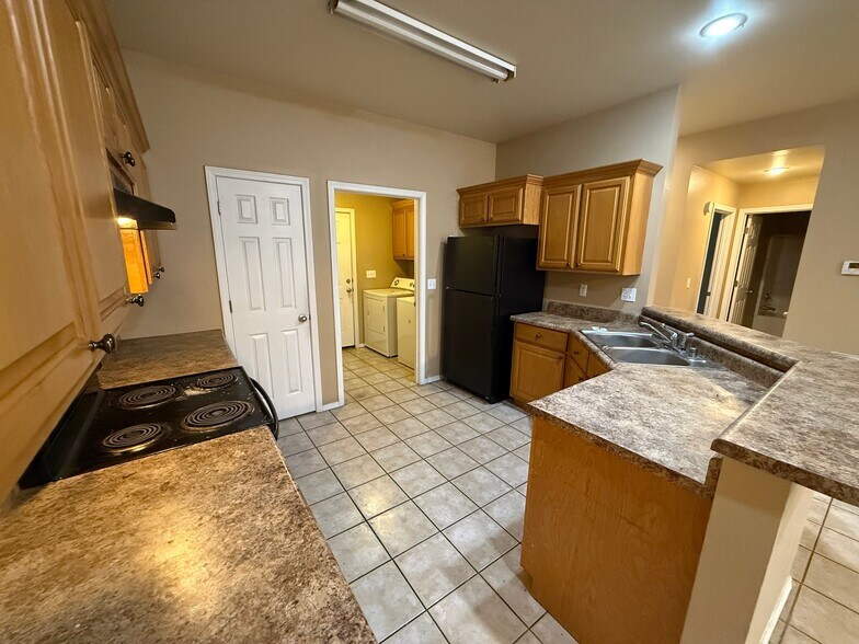 Building Photo - 1205 N Nashville Pl