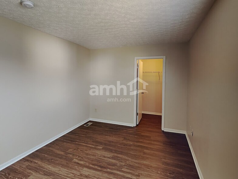 Building Photo - 6429 Ewen Cir