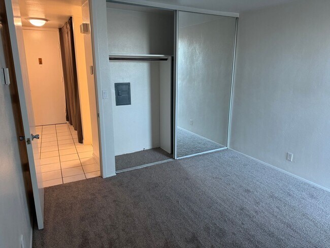 Building Photo - 3050 Rue D’Orleans