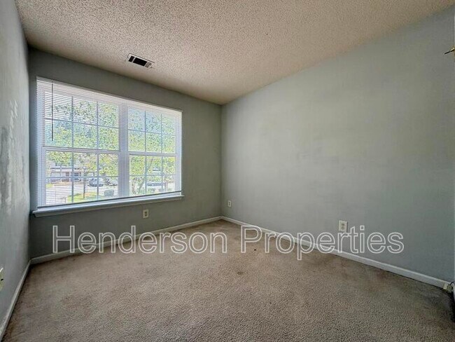 Building Photo - 17121 Greenlawn Hills Ct