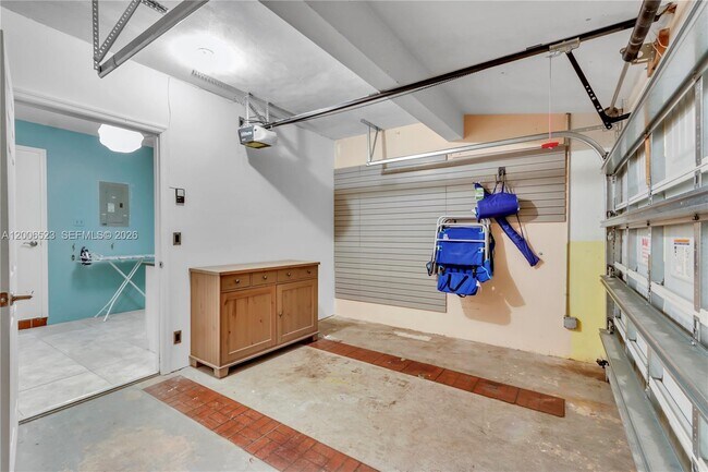 Building Photo - 222 SE 11th Ct