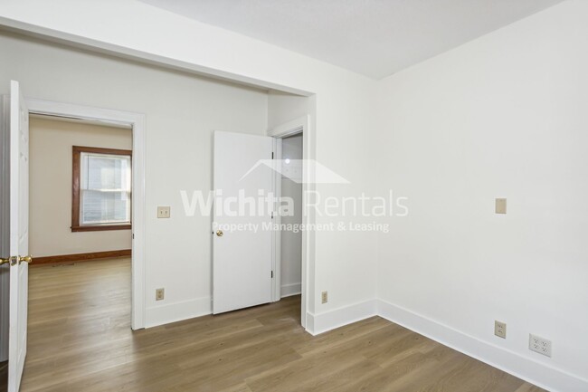 Building Photo - 3 bedroom 1 bath in the Delano District!