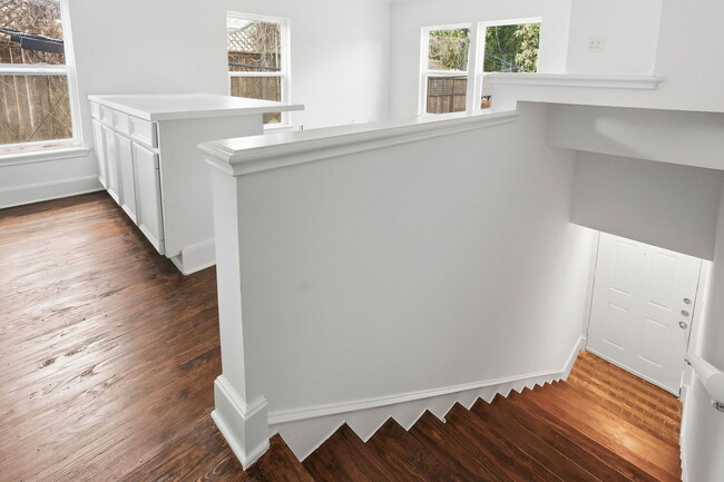 Building Photo - 612 W Alabama St