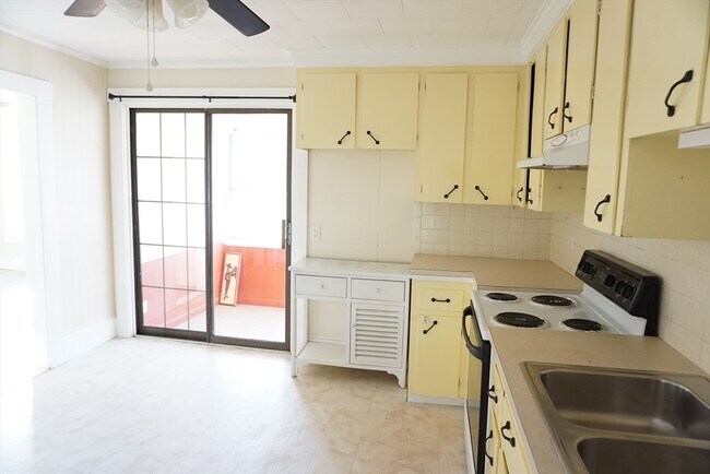 Building Photo - 76 4th Ave