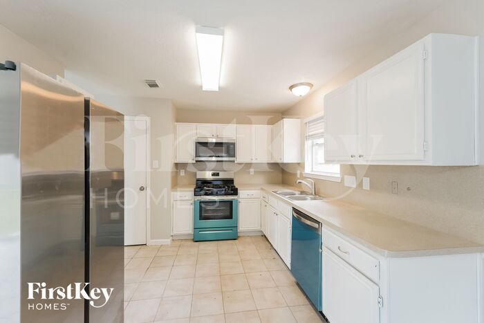 Building Photo - 28819 Raestone St