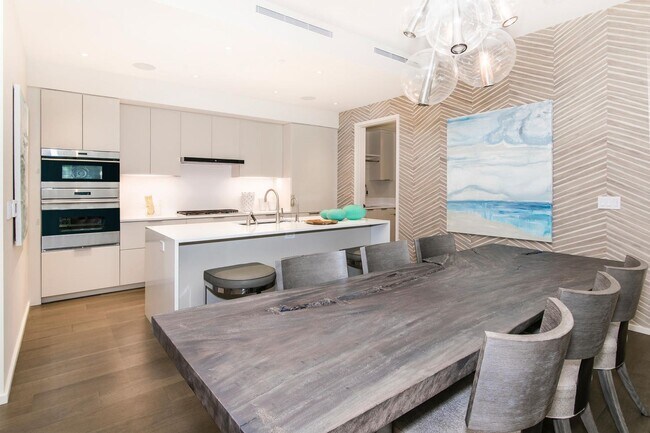 Building Photo - Park Lane Garden Suite