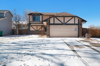 Building Photo - Adorable 2 story 3bdrm home