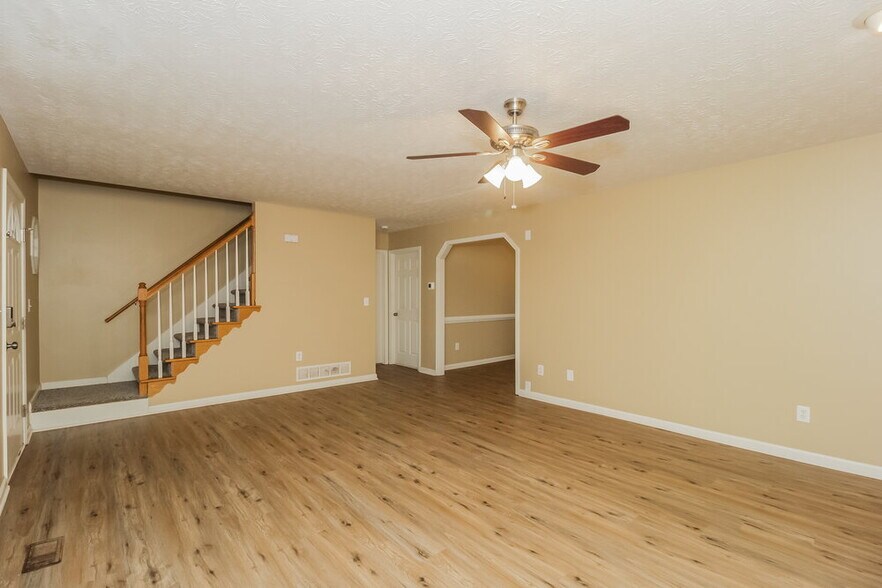 Building Photo - 15 Fairview Oak Pl