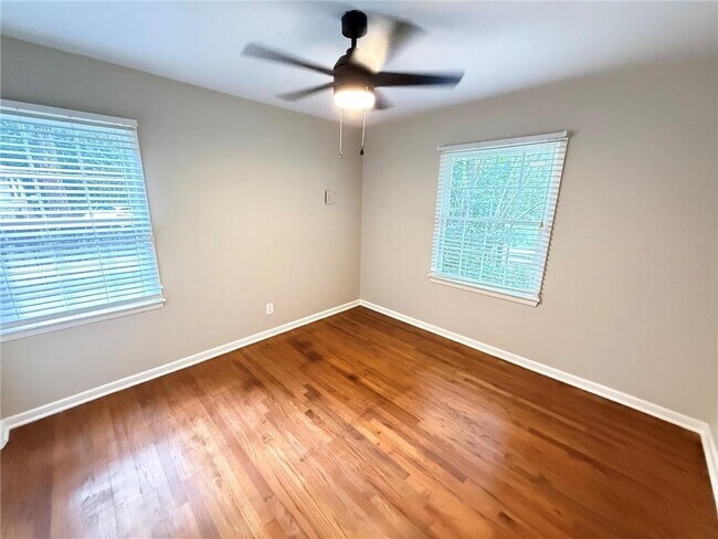 Building Photo - 108 S Hilltop Dr