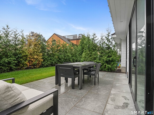 Building Photo - 345 Reef Rd