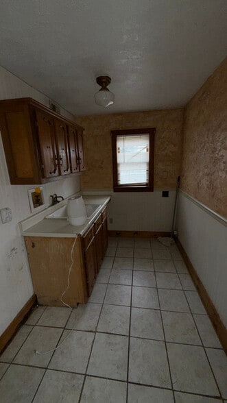 Building Photo - 41 W Main St