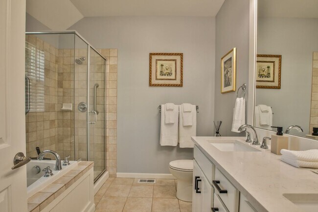 Building Photo - Gorgeous- Fully Furnished Home in Holmes Harbor, Pet Friendly and Landscape Included!