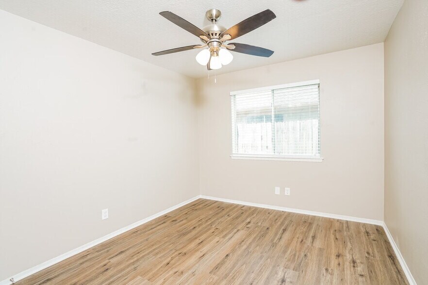 Building Photo - 12011 Pecan Meadow Dr