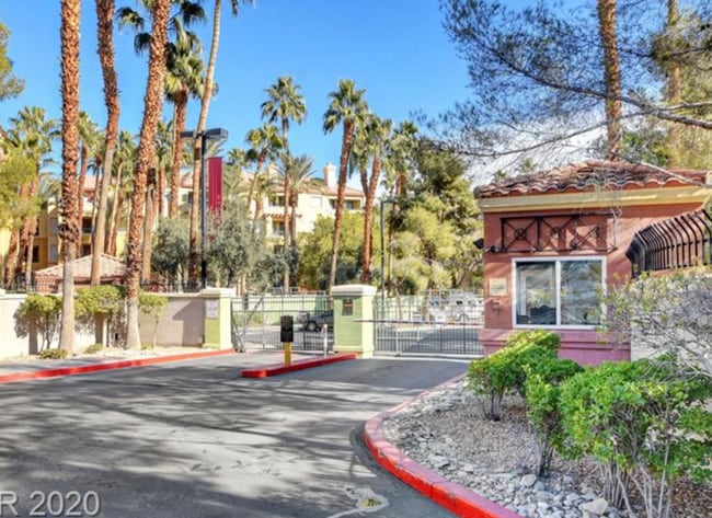 Building Photo - 270 E Flamingo Rd