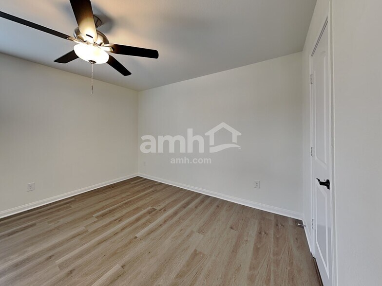 Building Photo - 12712 Shoreline Dr