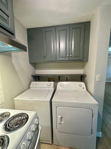 Building Photo - 3437 Stanley Ave