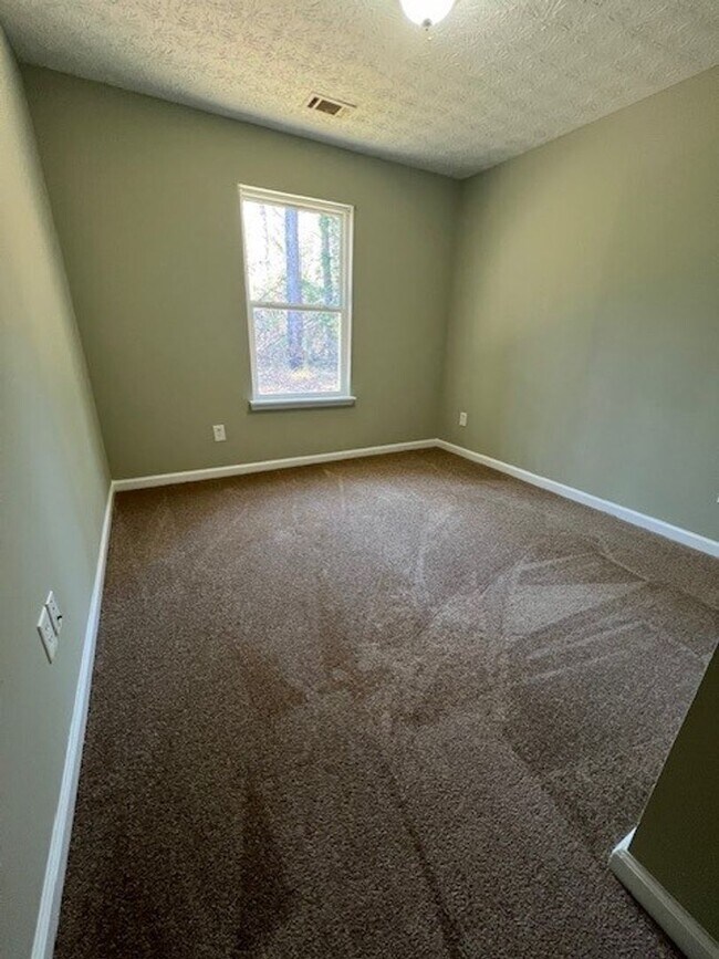Building Photo - 1243 Northview Ext