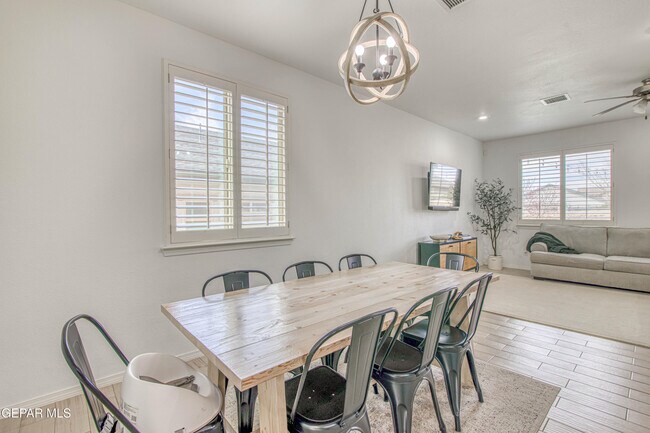 Building Photo - 7517 Red Cedar Dr