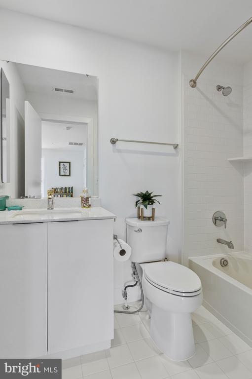 Building Photo - 40 Mural Walk NE